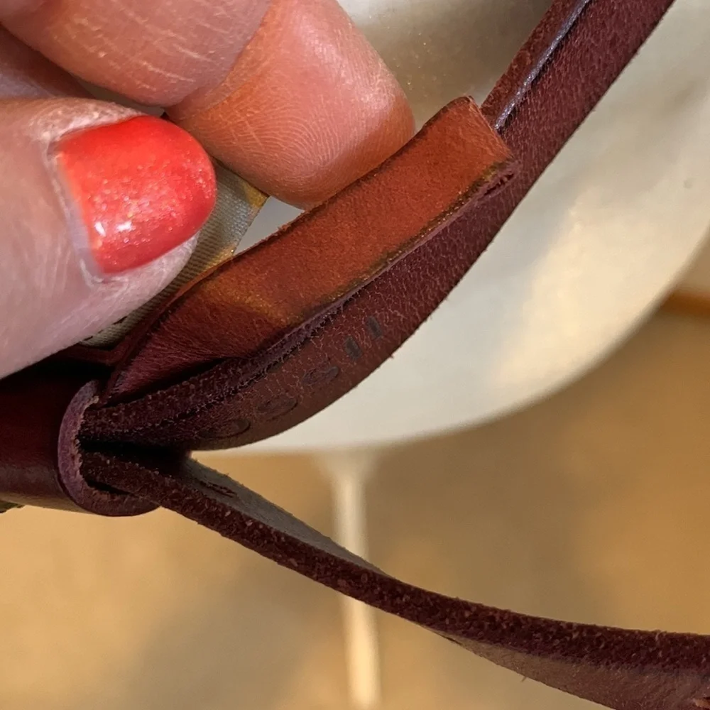 Fossil Brown Leather Womens Belt. Belt Measures 37”. Has 7 hole sizing/Sz Small.